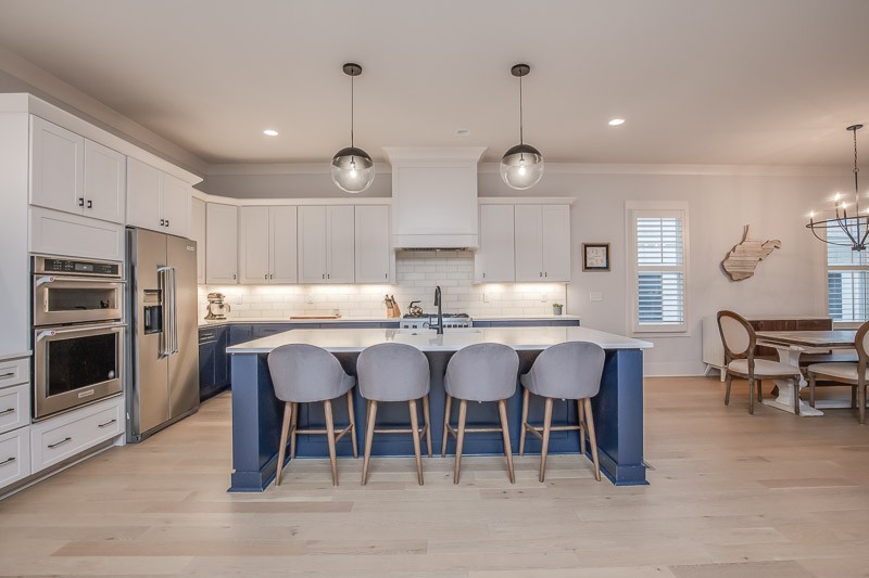 1202 Parkview Circle Nashville, TN 37204 - Photo 5 of 30 a large kitchen with a table and chairs