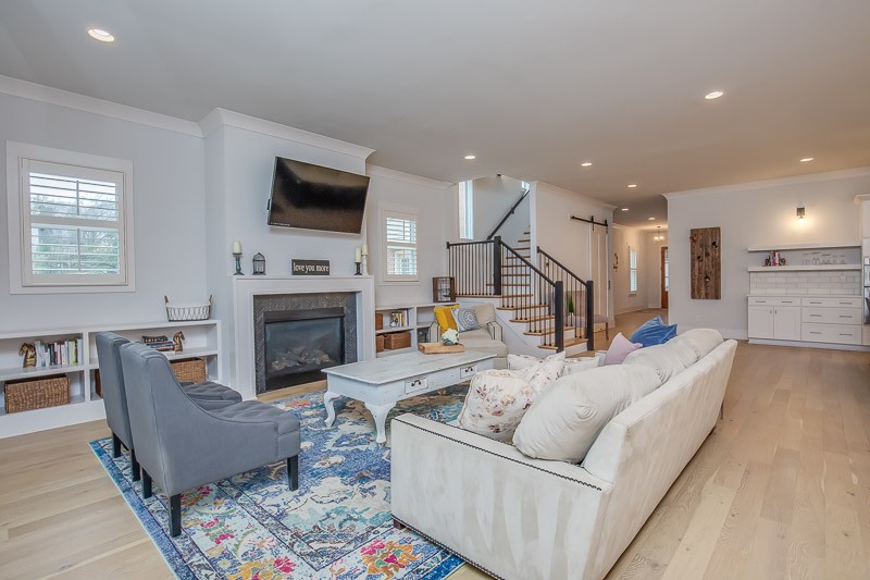 1202 Parkview Circle Nashville, TN 37204 - Photo 10 of 30 a living room with furniture and a flat screen tv