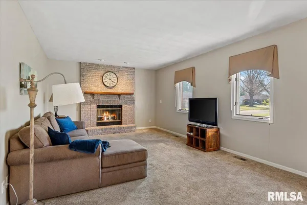 $359,900 | 2900 Mill Point Court, Springfield, IL 62704