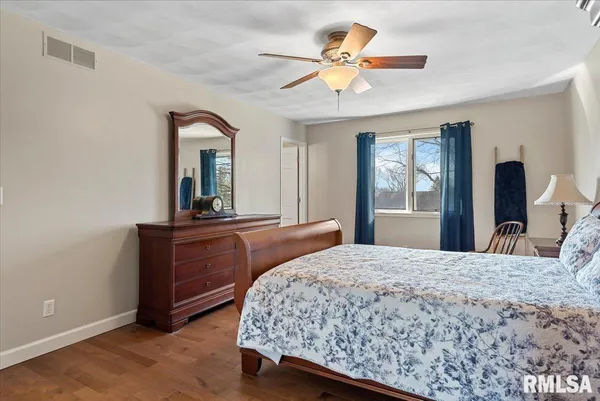 $359,900 | 2900 Mill Point Court, Springfield, IL 62704