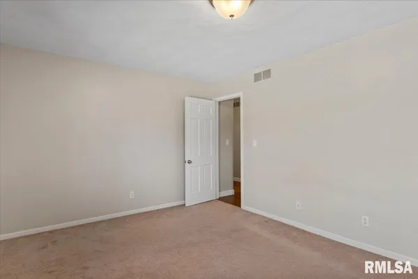 $359,900 | 2900 Mill Point Court, Springfield, IL 62704