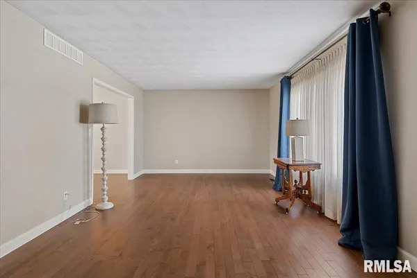 $359,900 | 2900 Mill Point Court, Springfield, IL 62704