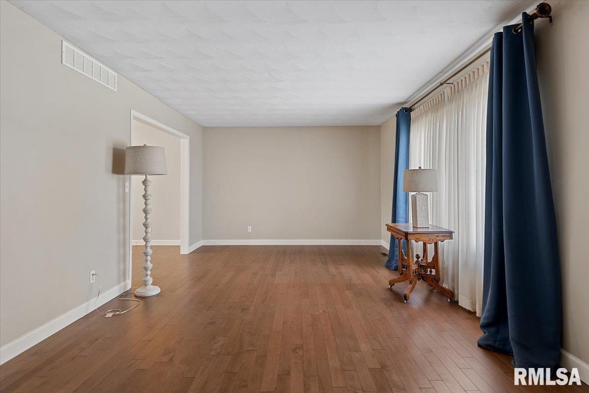 2900 Mill Point Court Springfield, IL 62704 - Photo 3 of 42