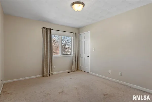 $359,900 | 2900 Mill Point Court, Springfield, IL 62704