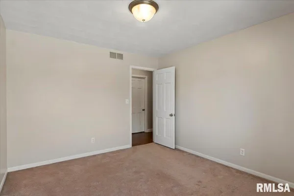 $359,900 | 2900 Mill Point Court, Springfield, IL 62704