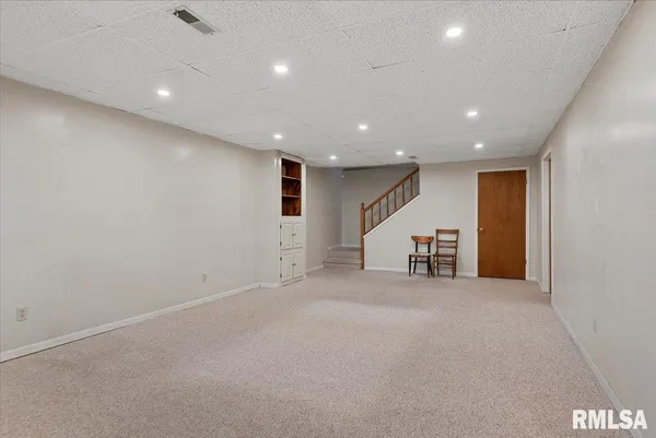 $359,900 | 2900 Mill Point Court, Springfield, IL 62704