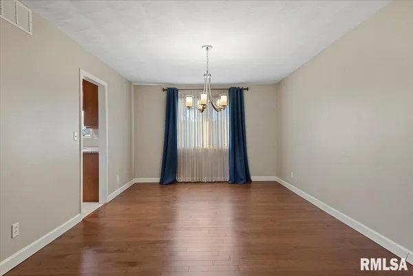 $359,900 | 2900 Mill Point Court, Springfield, IL 62704