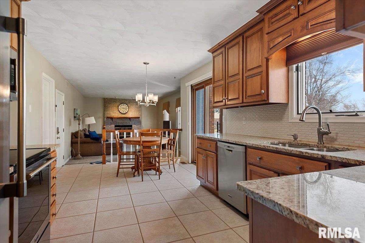 2900 Mill Point Court Springfield, IL 62704 - Photo 9 of 42