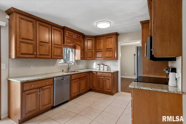 $359,900 | 2900 Mill Point Court, Springfield, IL 62704