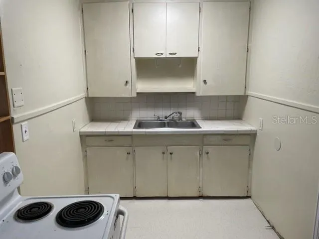 $1,595 | 4843 Haines Road North, St. Petersburg, FL 33714