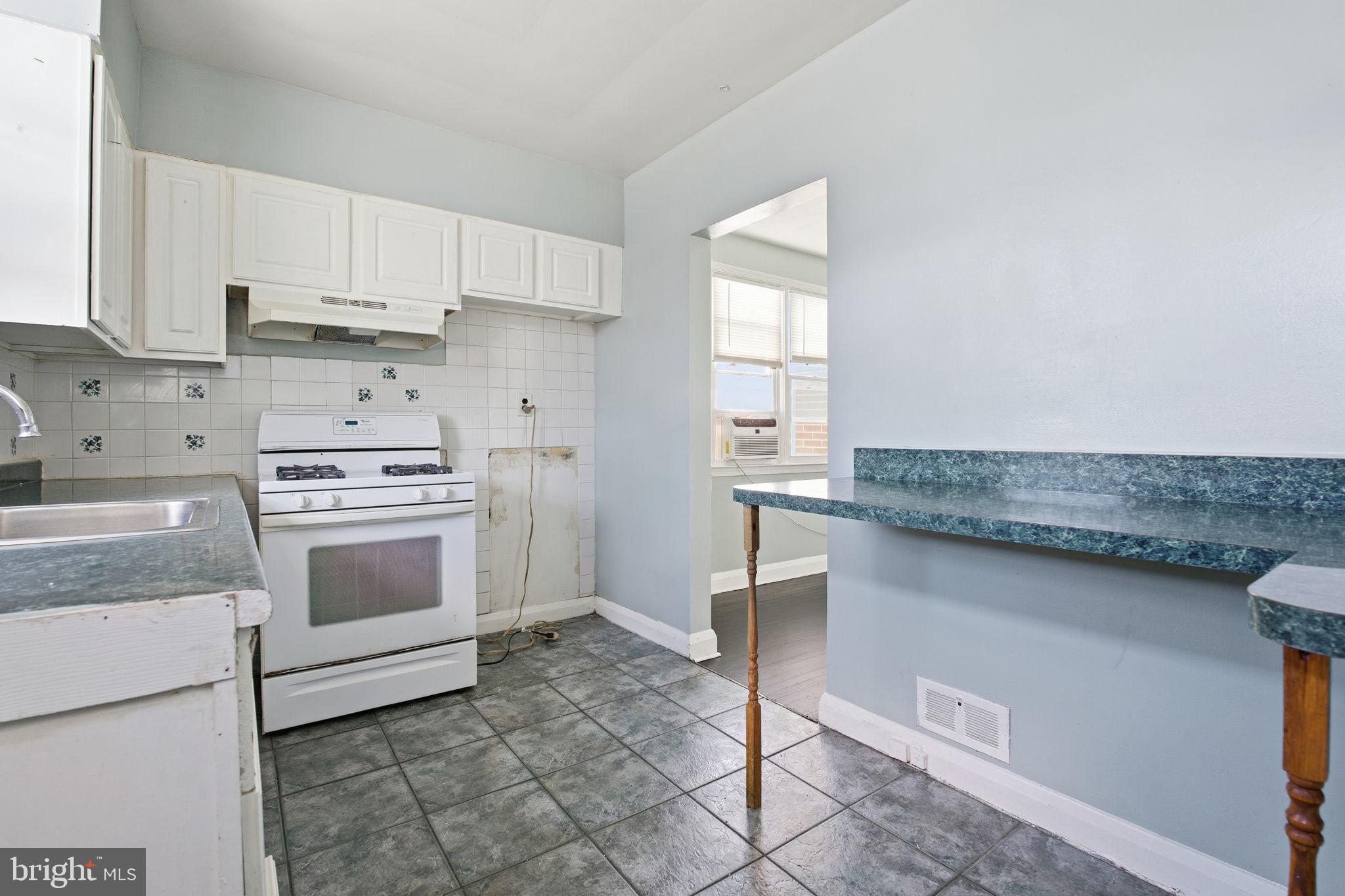 4504 Garrison Boulevard Baltimore, MD 21215 - Photo 8 of 23