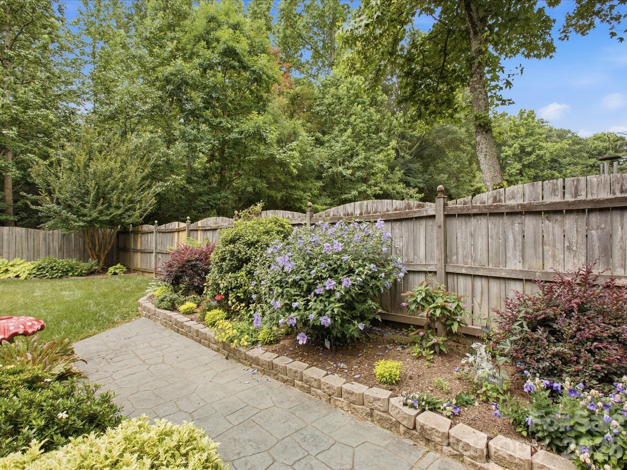 1102 Slate Ridge Road Matthews, NC 28104 - Photo 9 of 32