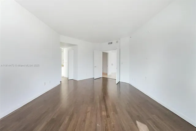 $11,500 | 300 South Pointe Drive, Unit 405, Miami Beach, FL 33139