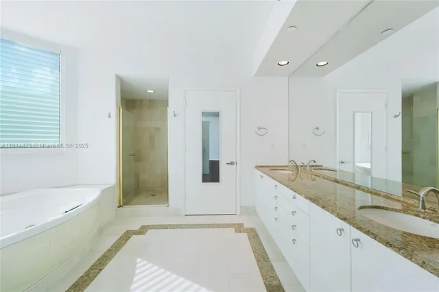 $11,500 | 300 South Pointe Drive, Unit 405, Miami Beach, FL 33139