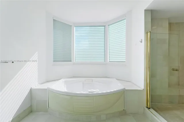 $11,500 | 300 South Pointe Drive, Unit 405, Miami Beach, FL 33139