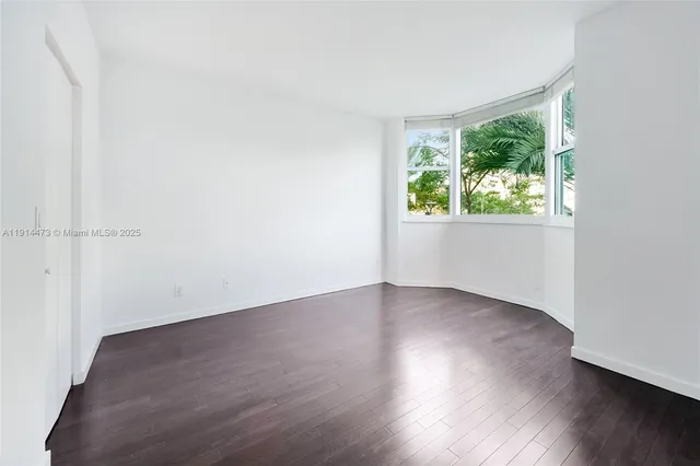$11,500 | 300 South Pointe Drive, Unit 405, Miami Beach, FL 33139