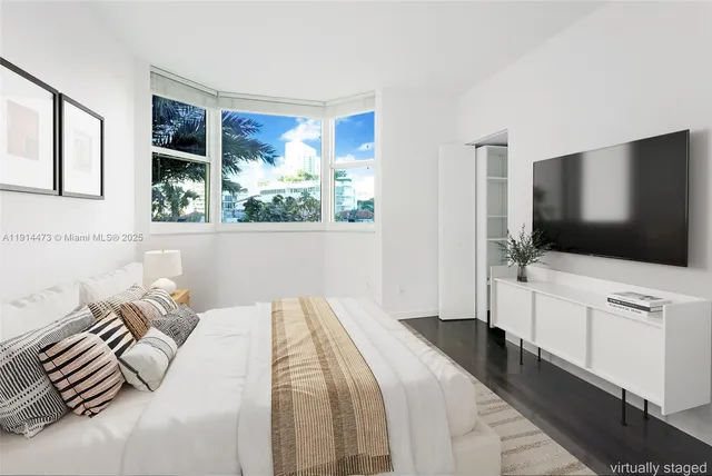 $11,500 | 300 South Pointe Drive, Unit 405, Miami Beach, FL 33139