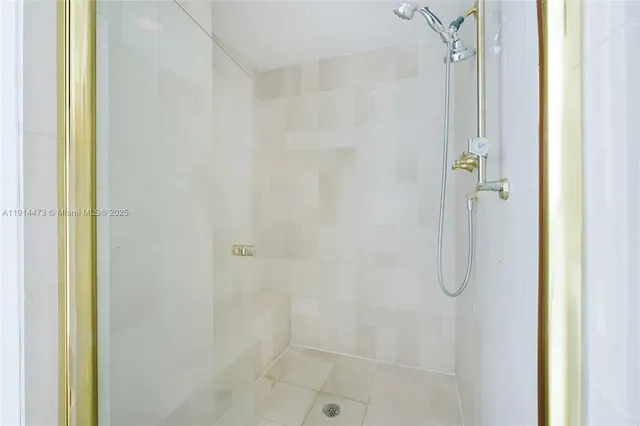 $11,500 | 300 South Pointe Drive, Unit 405, Miami Beach, FL 33139