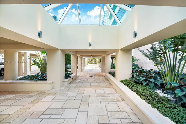 $11,500 | 300 South Pointe Drive, Unit 405, Miami Beach, FL 33139