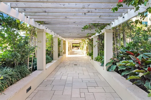 $11,500 | 300 South Pointe Drive, Unit 405, Miami Beach, FL 33139