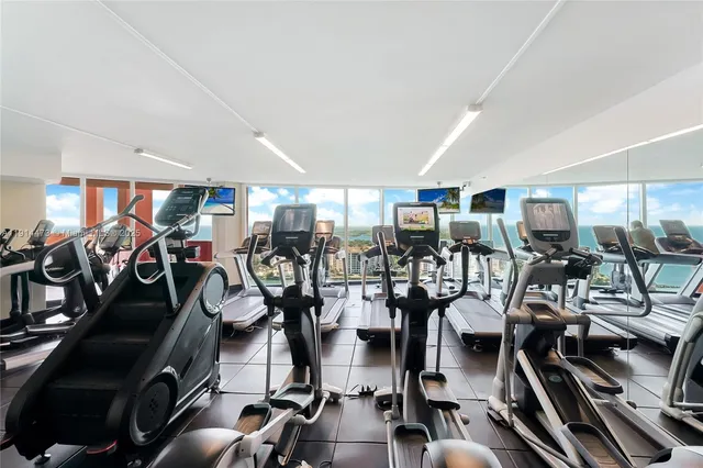 $11,500 | 300 South Pointe Drive, Unit 405, Miami Beach, FL 33139