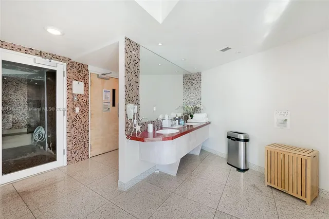 $11,500 | 300 South Pointe Drive, Unit 405, Miami Beach, FL 33139