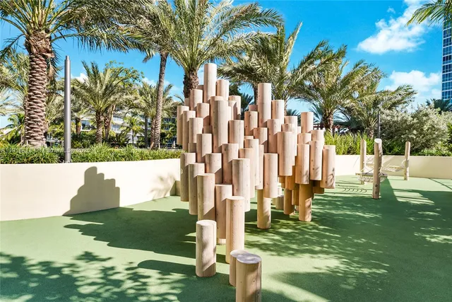 $11,500 | 300 South Pointe Drive, Unit 405, Miami Beach, FL 33139