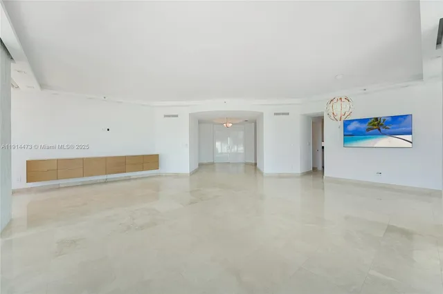 $11,500 | 300 South Pointe Drive, Unit 405, Miami Beach, FL 33139