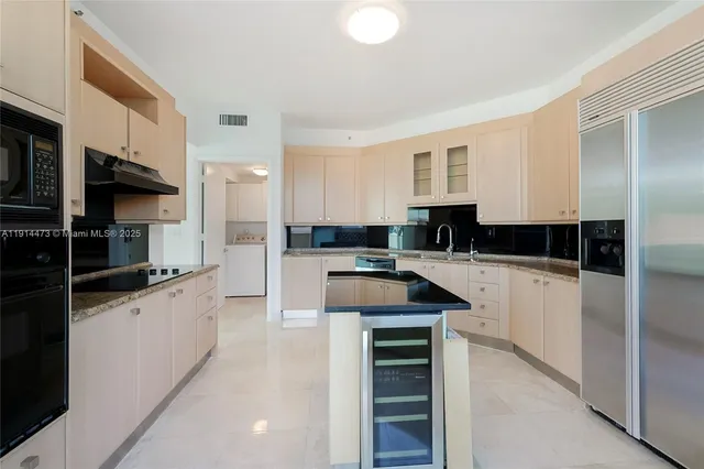 $11,500 | 300 South Pointe Drive, Unit 405, Miami Beach, FL 33139