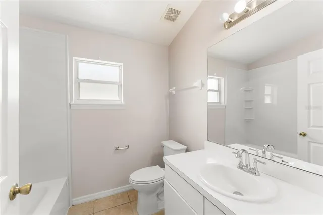 $374,900 | 2374 Blue Sapphire Circle, Orlando, FL 32837