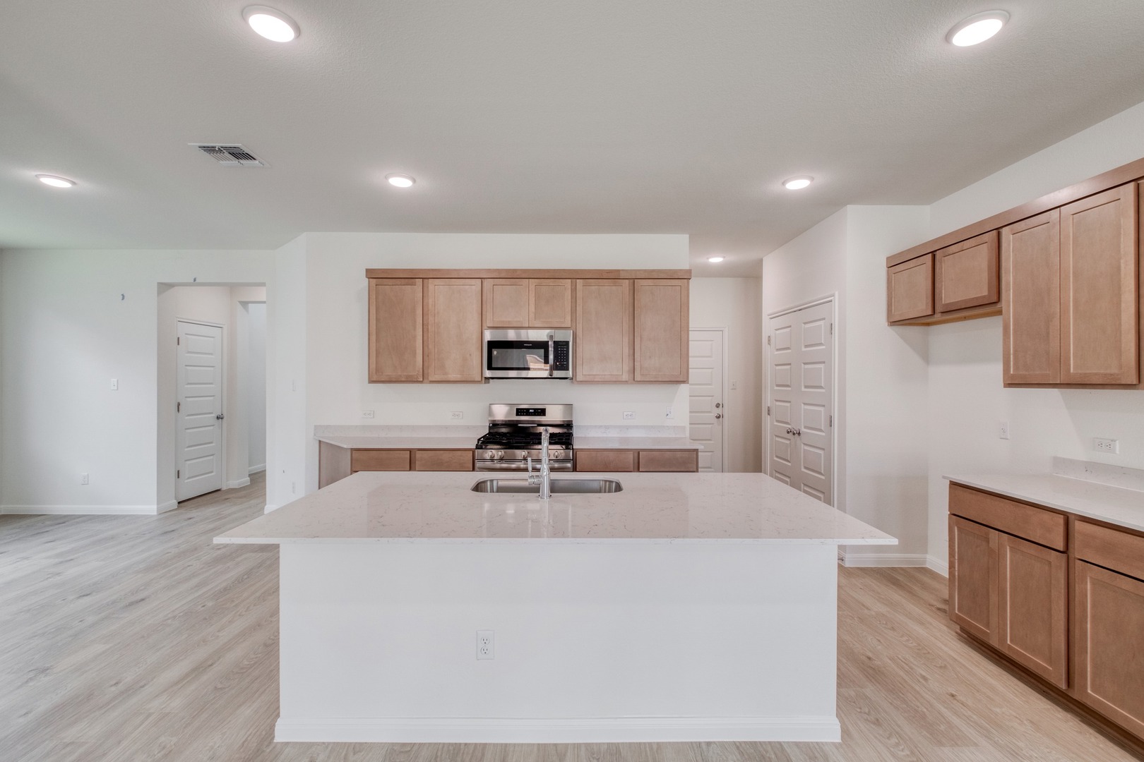 180 Hornet Street Elgin, TX 78621 - Photo 8 of 39