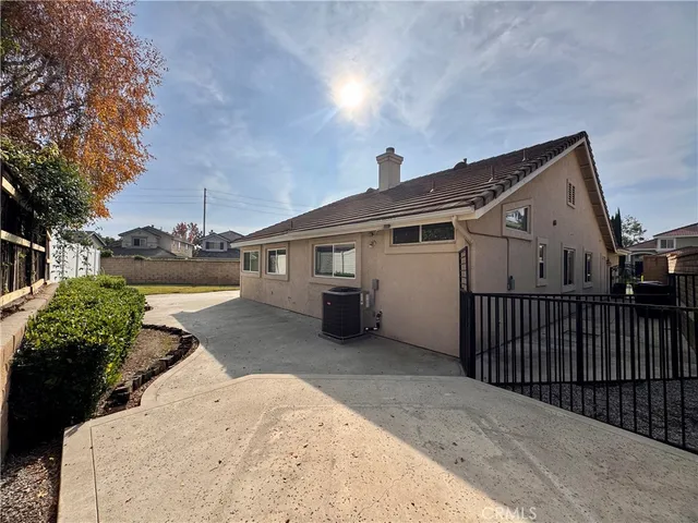 a view of a pathway both side of building