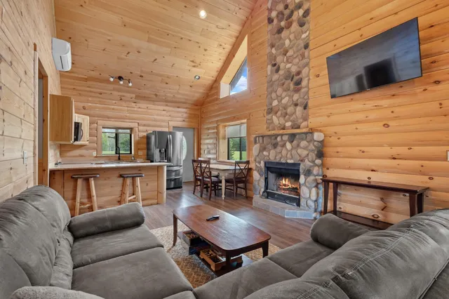 $1,600,000 | N3032 US Highway 41, Menominee, MI 49858