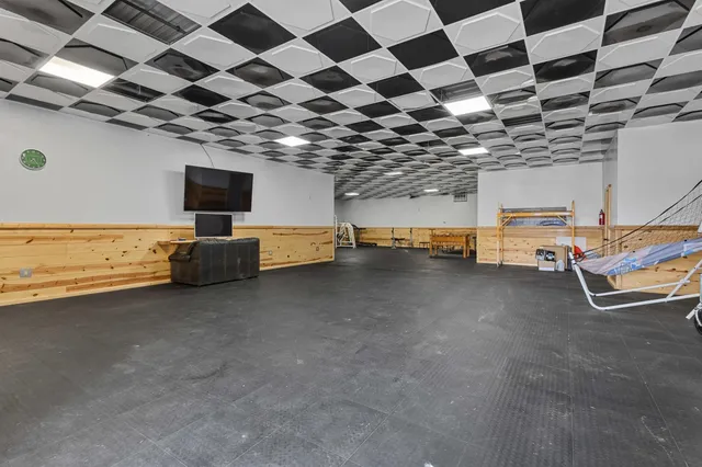 $1,600,000 | N3032 US Highway 41, Menominee, MI 49858