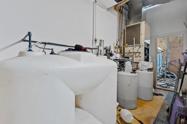 $1,600,000 | N3032 US Highway 41, Menominee, MI 49858