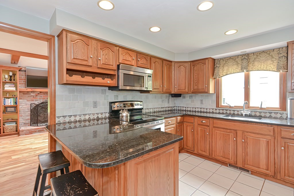10 Daniel Shays Road Hopkinton, MA 01748 - Photo 15 of 37 Gallery Image 15