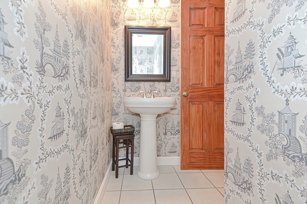 10 Daniel Shays Road Hopkinton, MA 01748 - Photo 17 of 37 Gallery Image 17