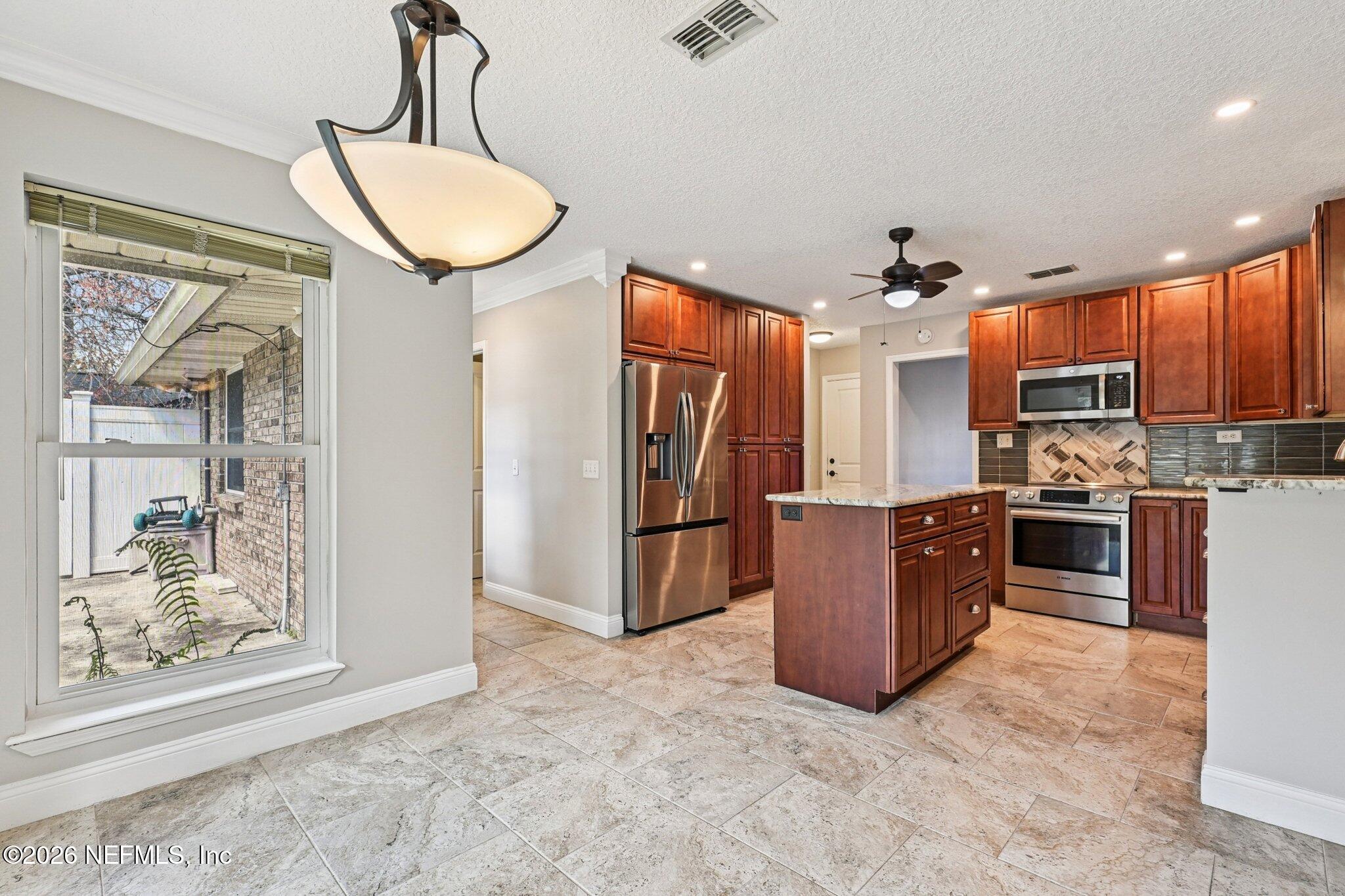2880 Circle Ridge Drive Orange Park, FL 32065 - Photo 25 of 59 Kitchen