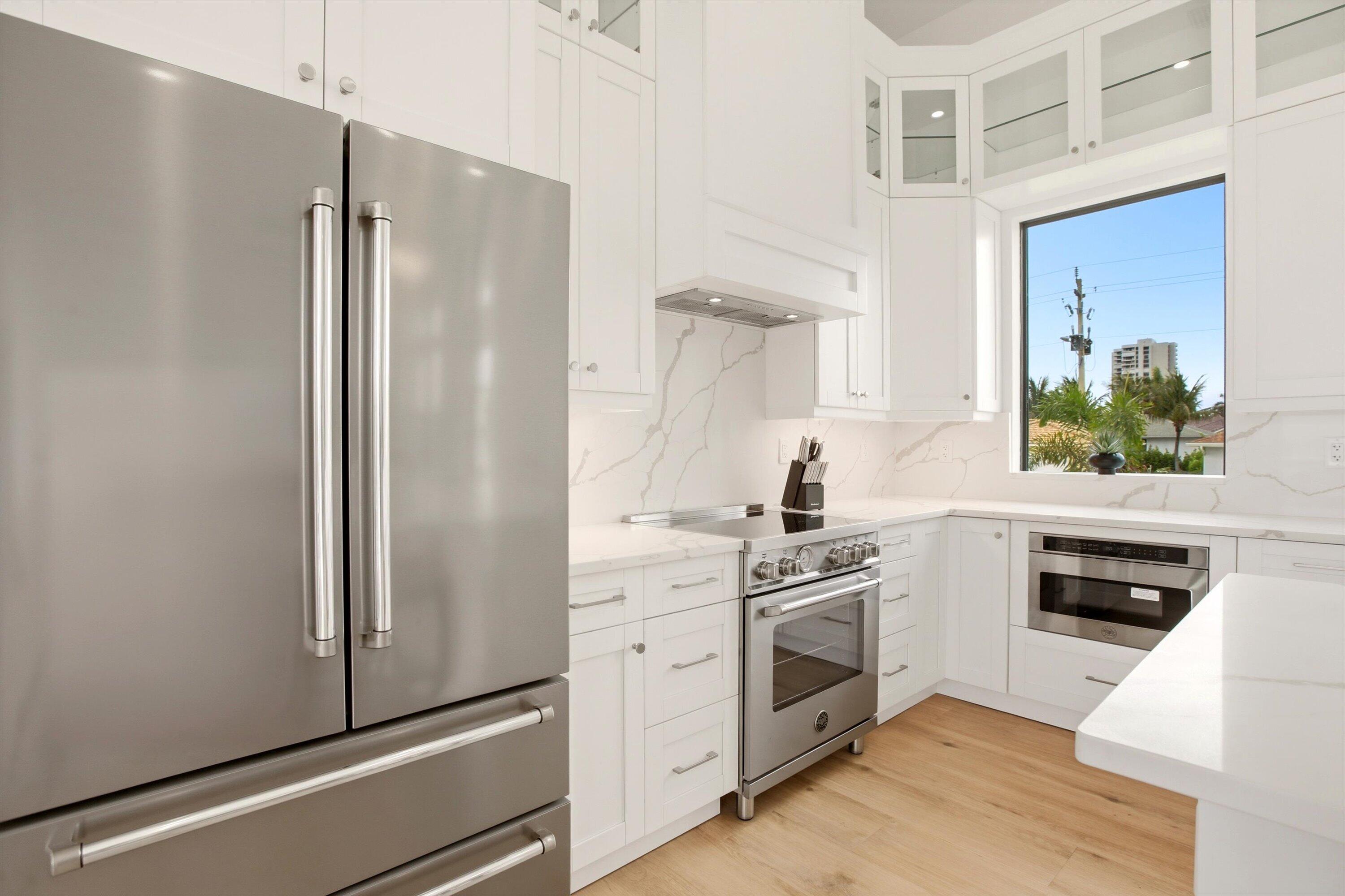 211 Landmark Street Marco Island, FL 34145 - Photo 17 of 85 17-Property Photo 017