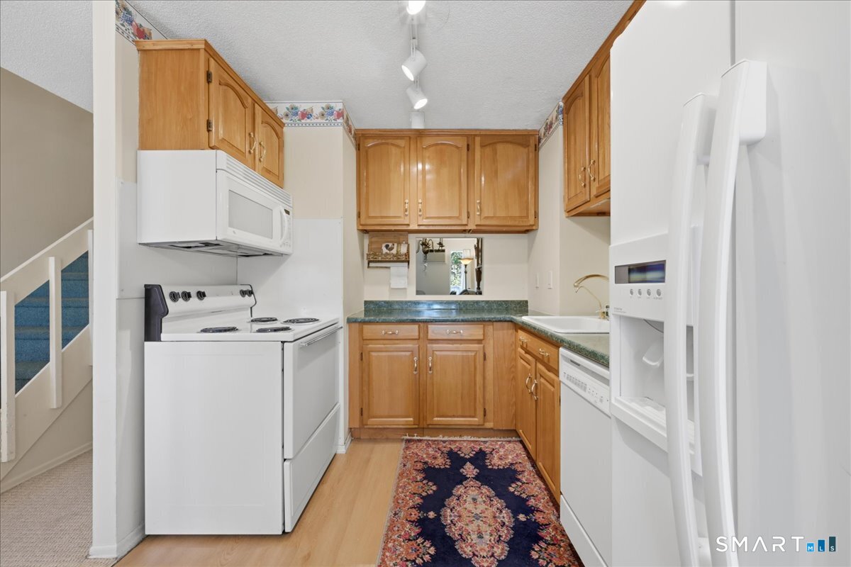 592 Shennecossett Road, Unit D86 Groton, CT 06340 - Photo 12 of 32