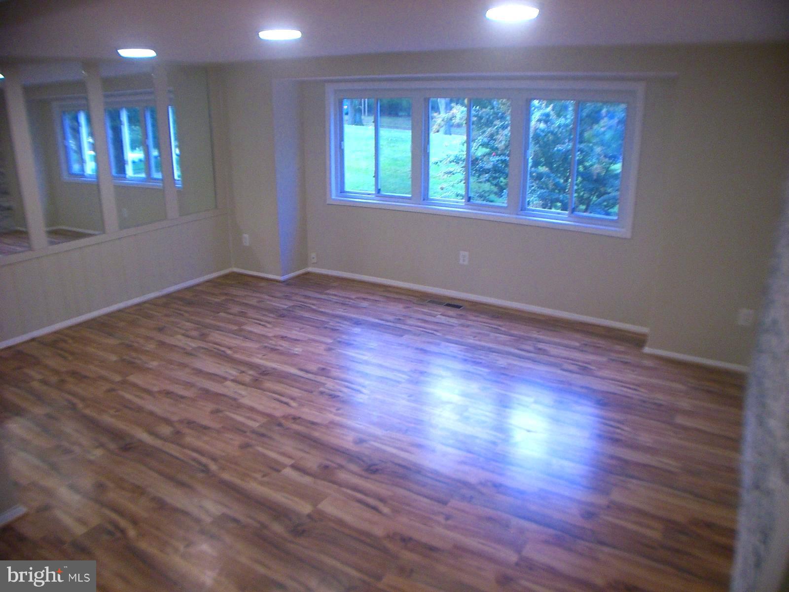 9324 Matador Road Columbia, MD 21045 - Photo 5 of 19 Spacious Living Room