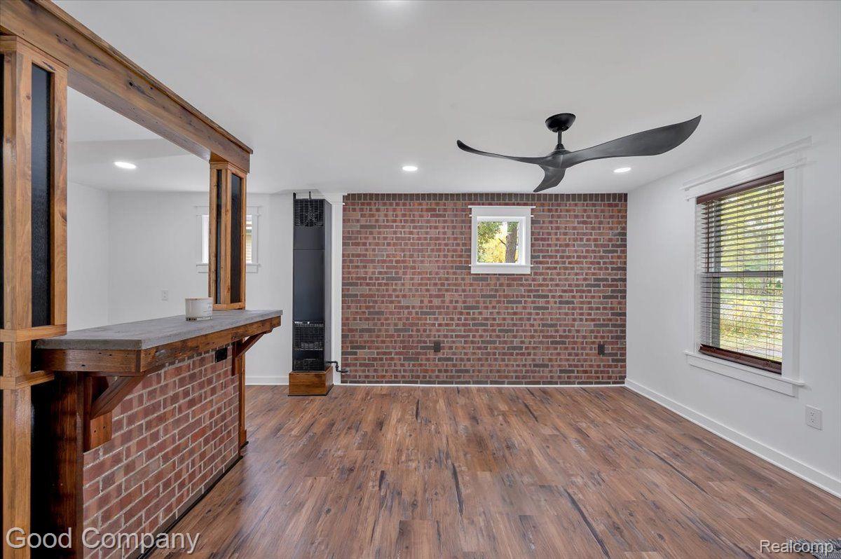5136 Reymont Road Waterford, MI 48327 - Photo 4 of 24 Gallery Image 4