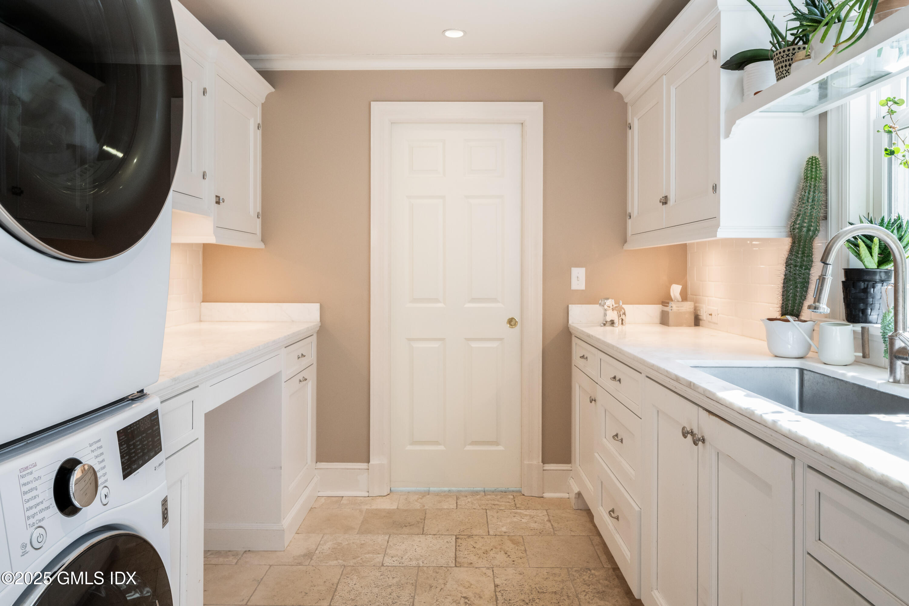 76 Sinawoy Road Cos Cob, CT 06807 - Photo 11 of 23 a utility room with dryer and washer