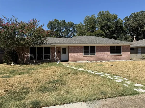 $2,200 | 309 Nottingham Drive, Irving, TX 75061