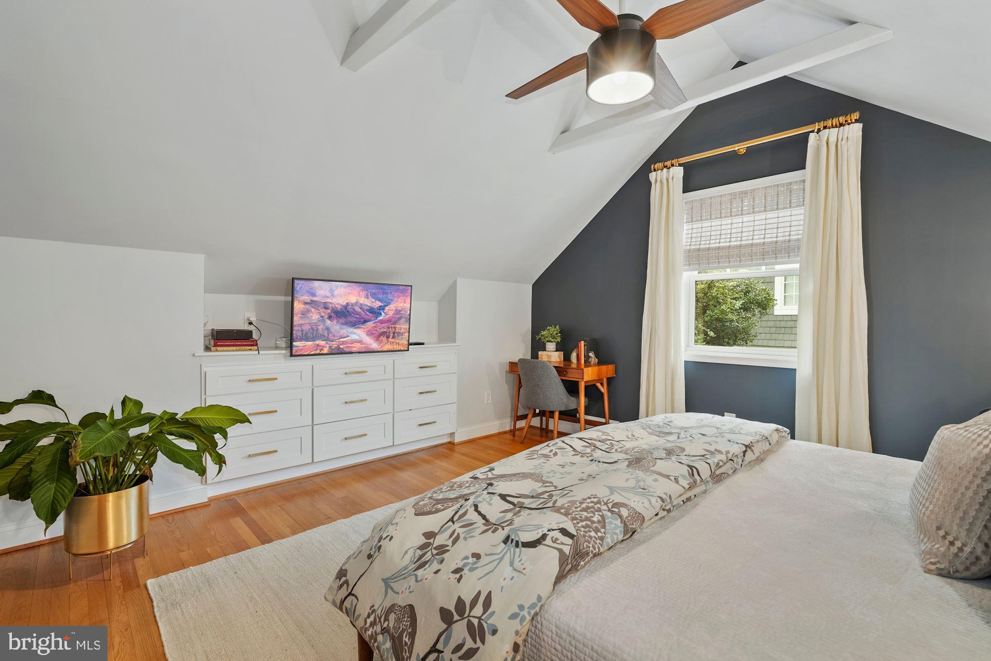 1709 Oak Lane McLean, VA 22101 - Photo 11 of 33 Primary Suite