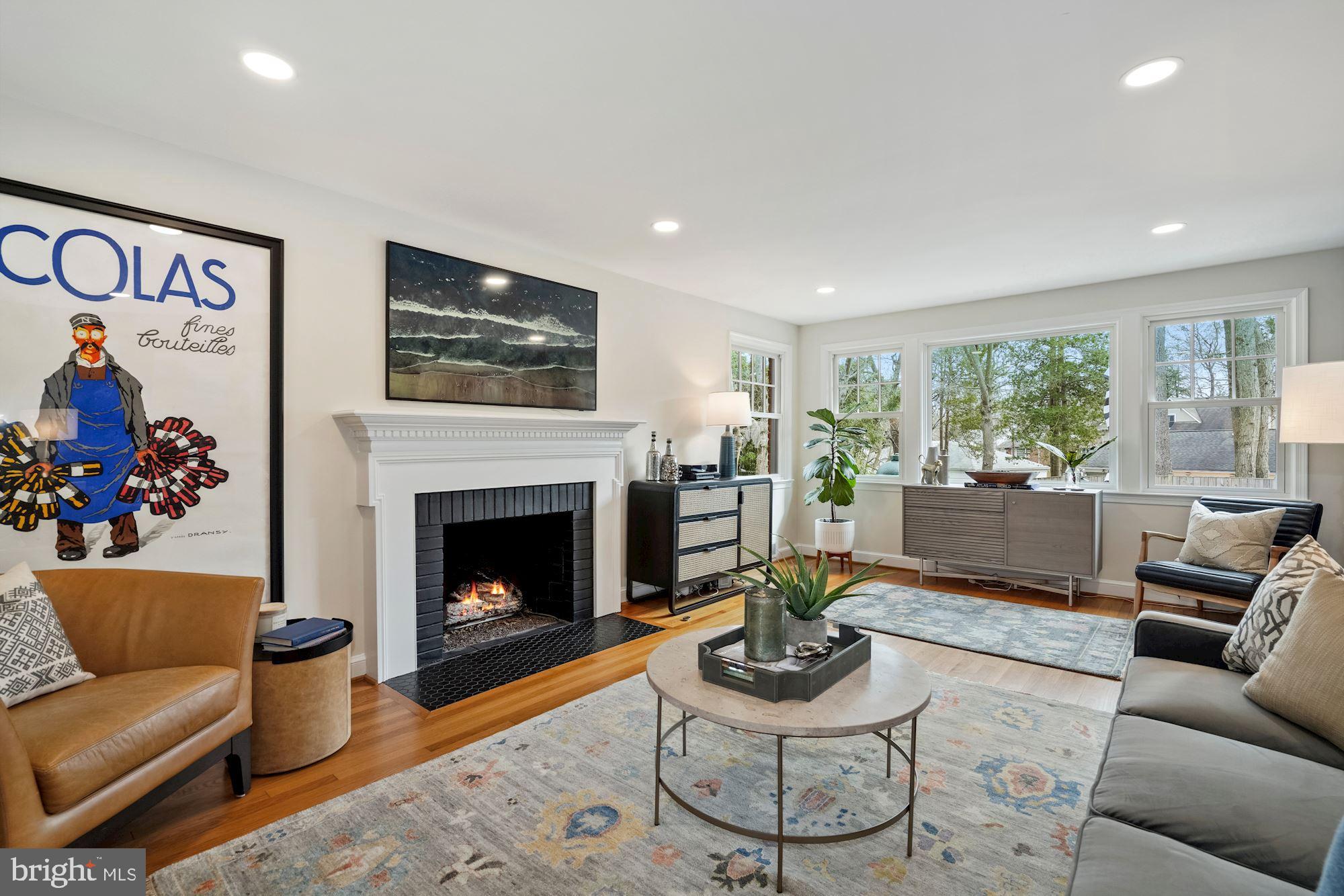 1709 Oak Lane McLean, VA 22101 - Photo 3 of 33 Living room w/ Gas Fireplace