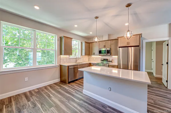 $3,875 | 1 Conklin Street, Unit 201, Farmingdale, NY 11735