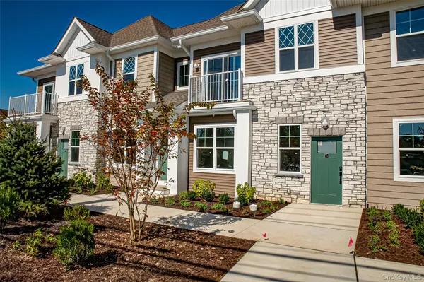 $3,875 | 1 Conklin Street, Unit 201, Farmingdale, NY 11735