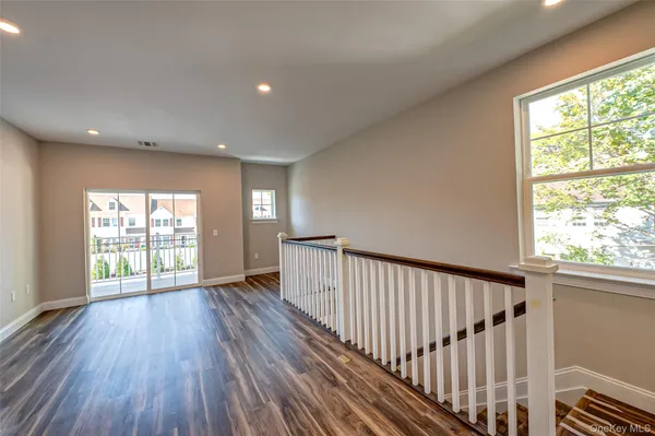 $3,875 | 1 Conklin Street, Unit 201, Farmingdale, NY 11735