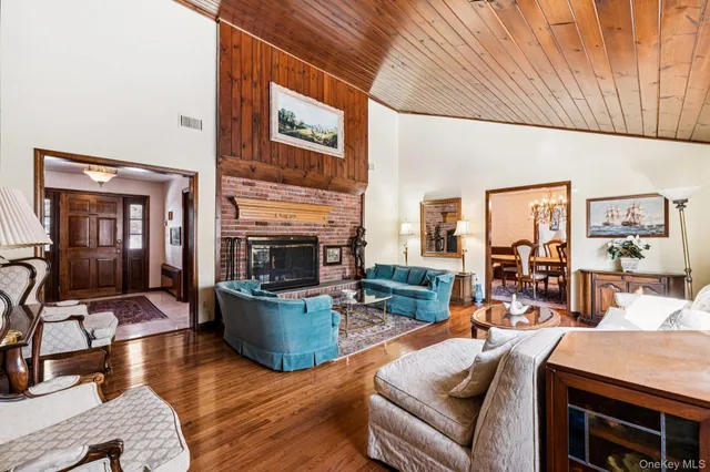 $875,000 | 11 Lodge Lane, Belle Terre, NY 11777